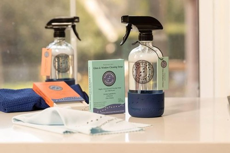 Skiennix 16 oz Clear Glass Spray Bottle - Durable Silicone Design for Easy Cleaning & Refills