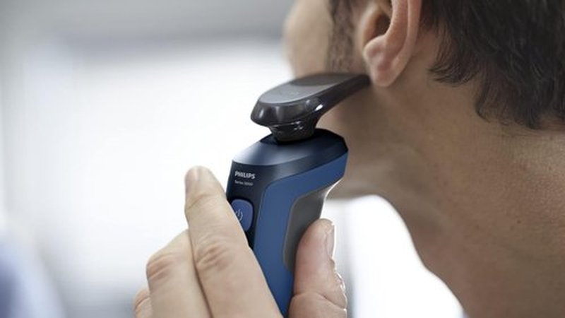 Philips Series 5000 Electric Shaver - Wet & Dry Technology for Smooth Shaving | Model S5466/17