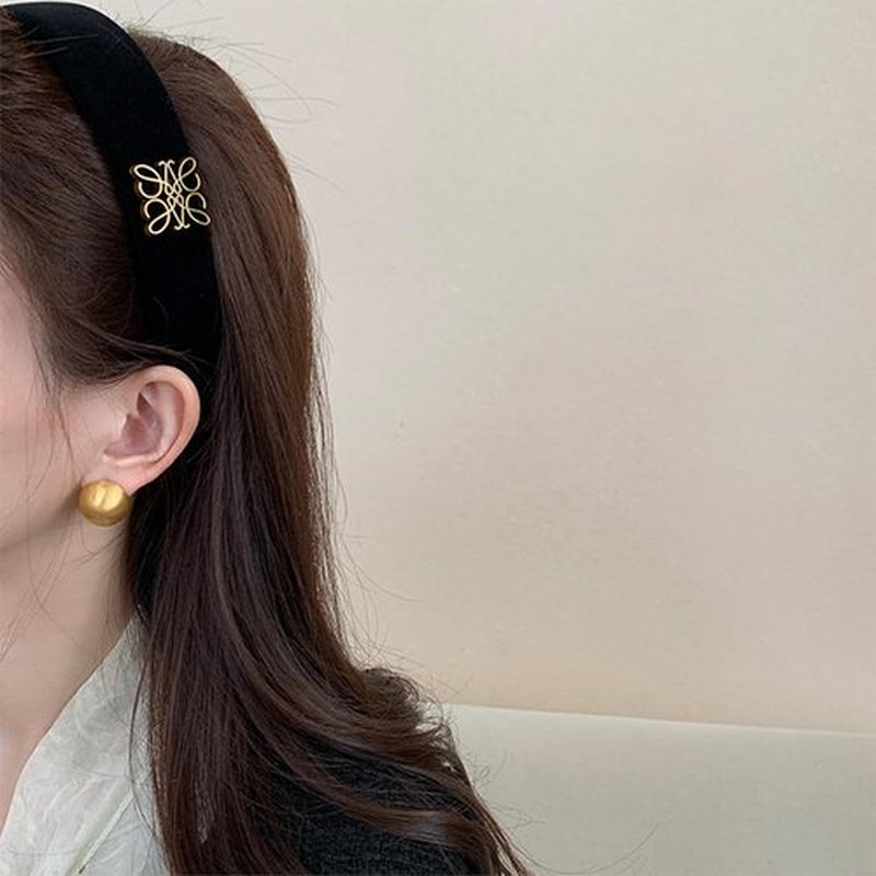 Ceoyiler Fashion Headbands, Black Velvet Headband for Women, Classic Retro Design Hair, Suitable for Women Fashion Headband (Black)