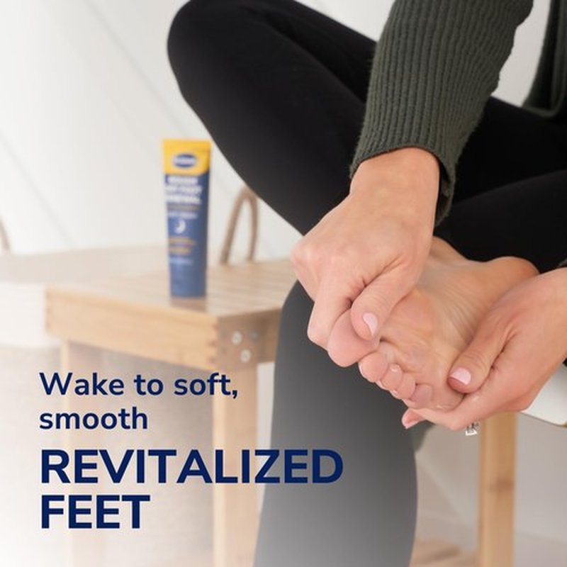 Dr. Scholl's Rough, Dry Foot Renewal Ultra Overnight Treatment with 3oz Foot Cream, Heel Sleeve Socks Dry, Cracked Foot Repair Ultra-Hydrating 3.5oz Foot Cream