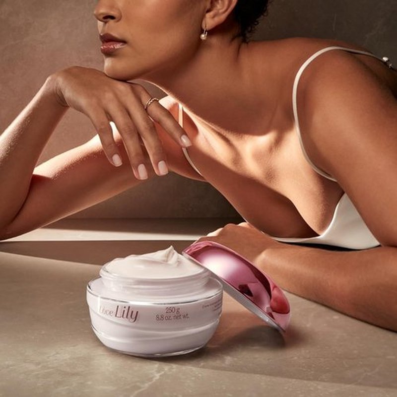 O Boticário Love Lily Body Cream - 24-Hour Hydrating Satin Formula for Dry Skin | 8.8 Ounce