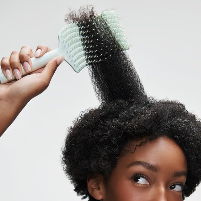 Mane Wets Get It On Hair Brush - Detangling Wet Brush for All Hair Types - Helps Evenly Distribute Styling & Treatment Products - Made with Bendable Bristles to Prevent Tugging or Pulling (1 Count)