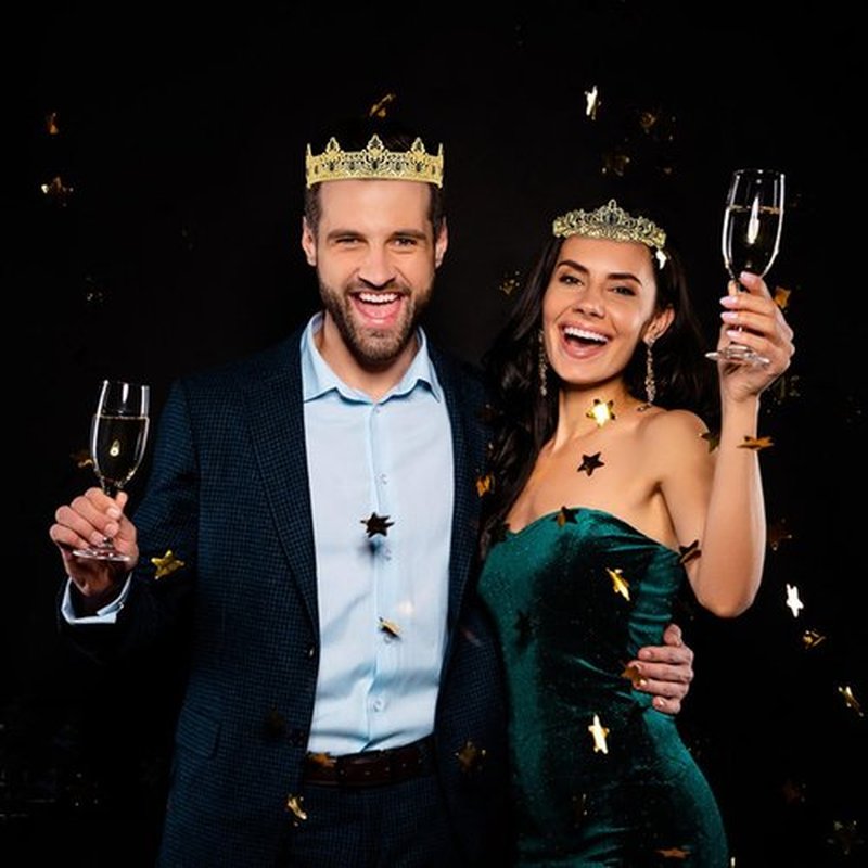 Prom Crowns for Men Women King Queen Crown Metal Crystal Tiara Crown for Men Women Bridegroom Bride for Wedding Halloween Party (GOLD)