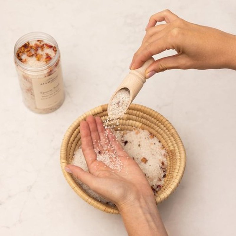 A LA MAISON Epsom Salt Bath Soak - White Tea & Rose - Muscle Relief with Magnesium - 20 oz