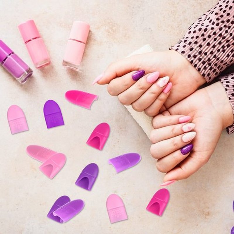 PIAOPIAONIU 30 PCS Nail Polish Protector for Fingers Silicone Fingertips Protect Nails Finger Cover Caps Comfortable Finger Sleeves from Tanning Beds/UV Rays
