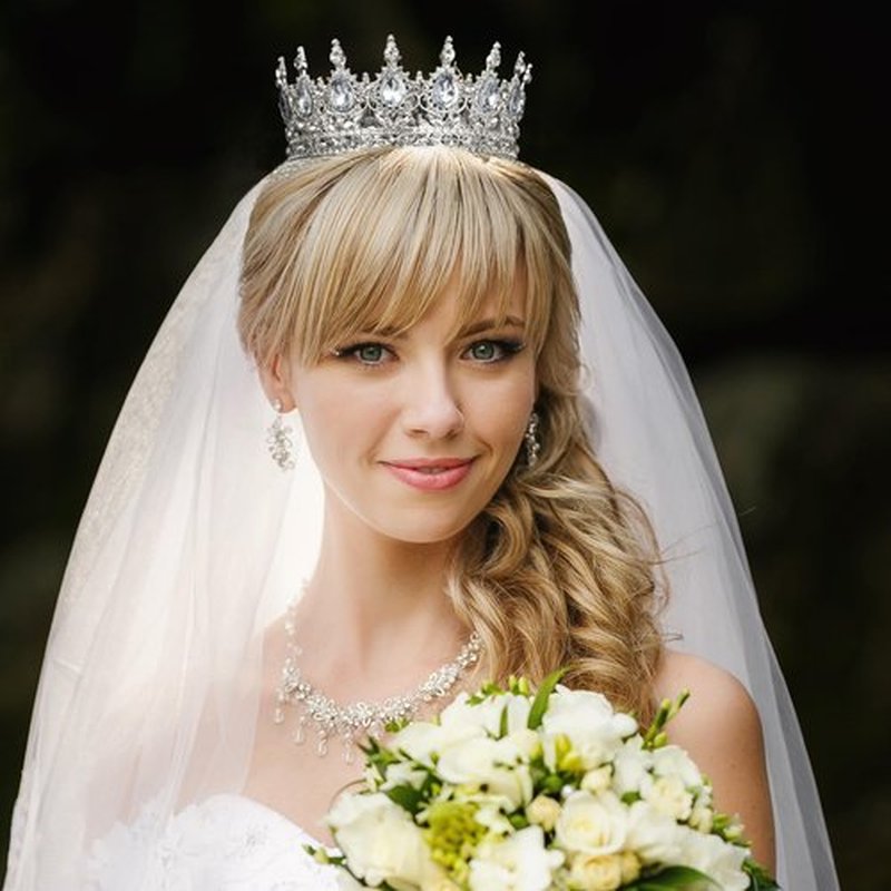 Onedor Silver Crown for Women Crystal Rhinestone Tiara Queen Headpiece for Wedding Prom Pageant Birthday Princess Theme Costume Party Hair Accessories and Cake Topper Decoration