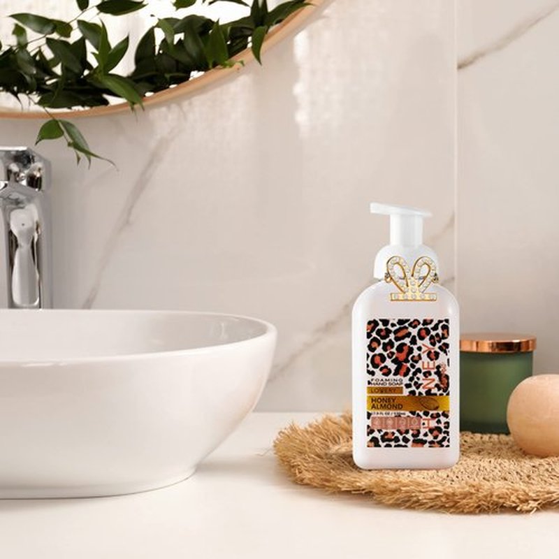 Foaming Hand Soap, 17.9 fl oz Moisturizing Hand Soap with Aloe Vera & Essential Oils, Alcohol-Free Hand Wash Honey Almond Fragrance, Scented Hand Wash for Kitchen or Bathroom, Free Swarovski Bracelet