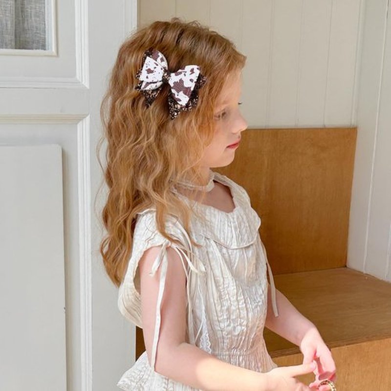 2 Pack 3.5-Inch Glitter Sparkly Brown Cow Hair Bow Clips for Western Cowgirls Cute Moo Cow Alligator Hairpins Barrettes Toddler Teens Women Kids Birthday Party Decorations Gift
