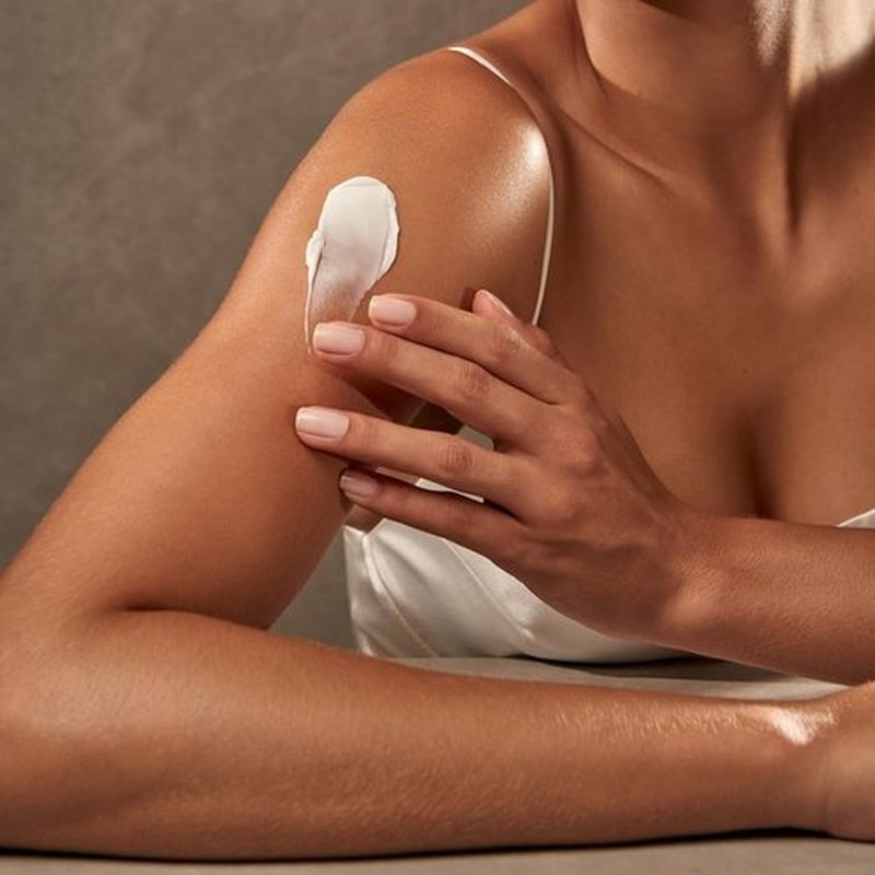 O Boticário Love Lily Body Cream - 24-Hour Hydrating Satin Formula for Dry Skin | 8.8 Ounce