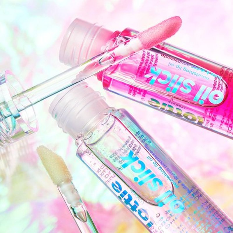 Lottie London Oil Slick in Extra Cherries, Nourishing & Hydrating Lip Oil Infused with Vitamin E, Vitamin B, Almond Oil and Jojoba Oil, for a Non-sticky & Glossy Finish