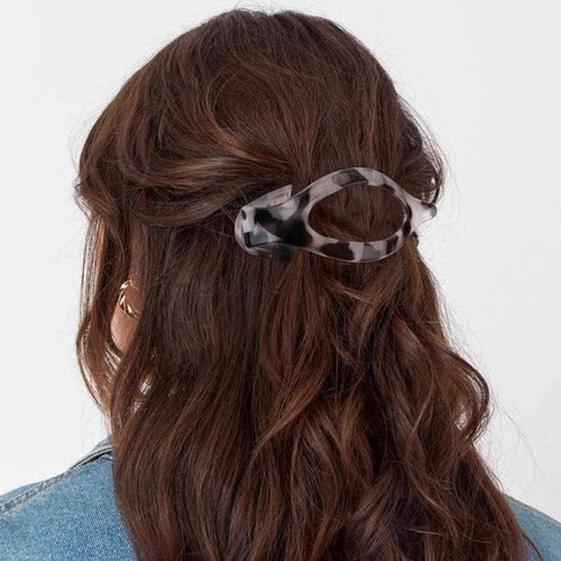 Atoden Flat Hair Clips Duckbill Large Claw Clips for Thick Medium Thin Hair 4Pcs Non Slip French Barrettes Alligator Accessories for Women Girls Leopard Black