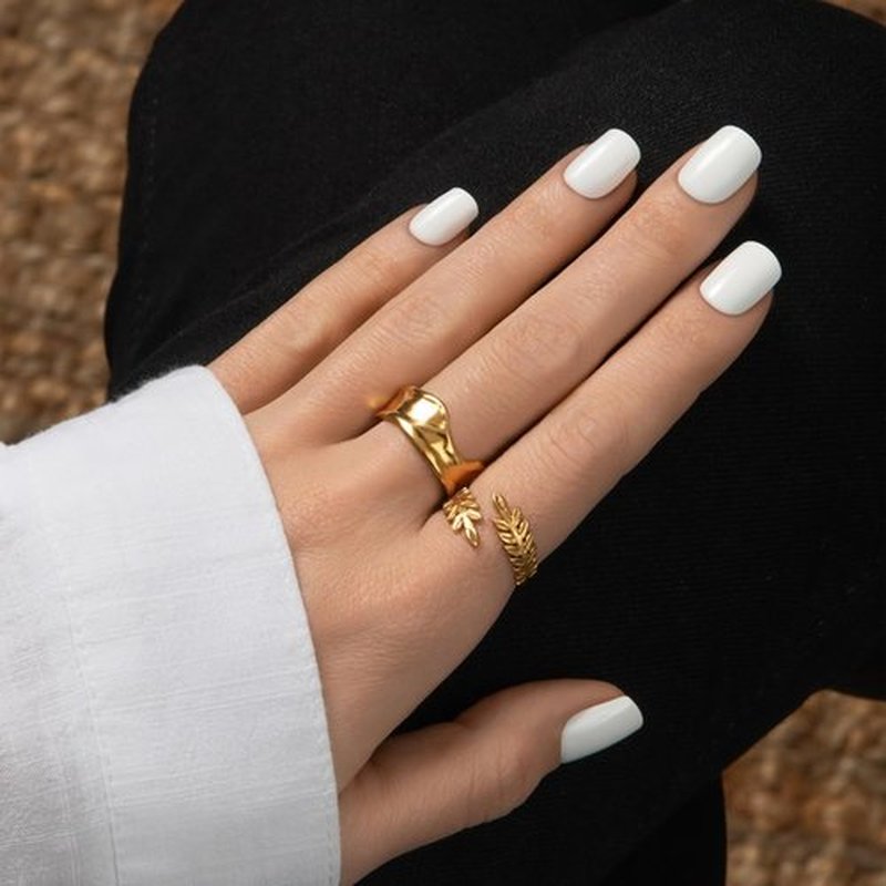 KISS imPRESS Press-On Nails - No Glue, Frosting White, Short Squoval Shape | 30 Nails + Accessories