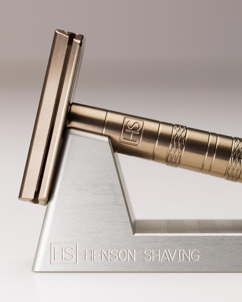 Henson Shaving Machined Aluminum Safety Razor Stand Weighted Non-Slip Base Holder for Optimal Drying Angle - Countertop Storage for Henson Razors