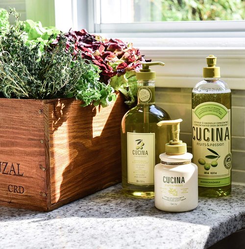 Fruits & Passion Cucina Hand Care Duo Gift Set – Lime Zest & Cypress, Hand Soap and Regenerating Hand Cream with Cold-Pressed Olive Oil,Includes Metal Holder, 6.7 fl oz + 5.0 fl oz