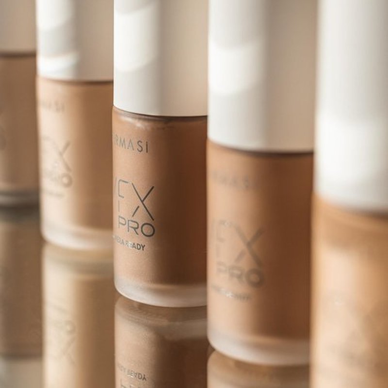FARMASi VFX Pro Camera-Ready Liquid Foundation, Full Coverage Matte Finish, Lightweight Long-Wear, Oil-Free with Pore-Refining Sea-Water Formula, Non-Oxidizing Finish, 1 Fl Oz, 03 Medium Ivory