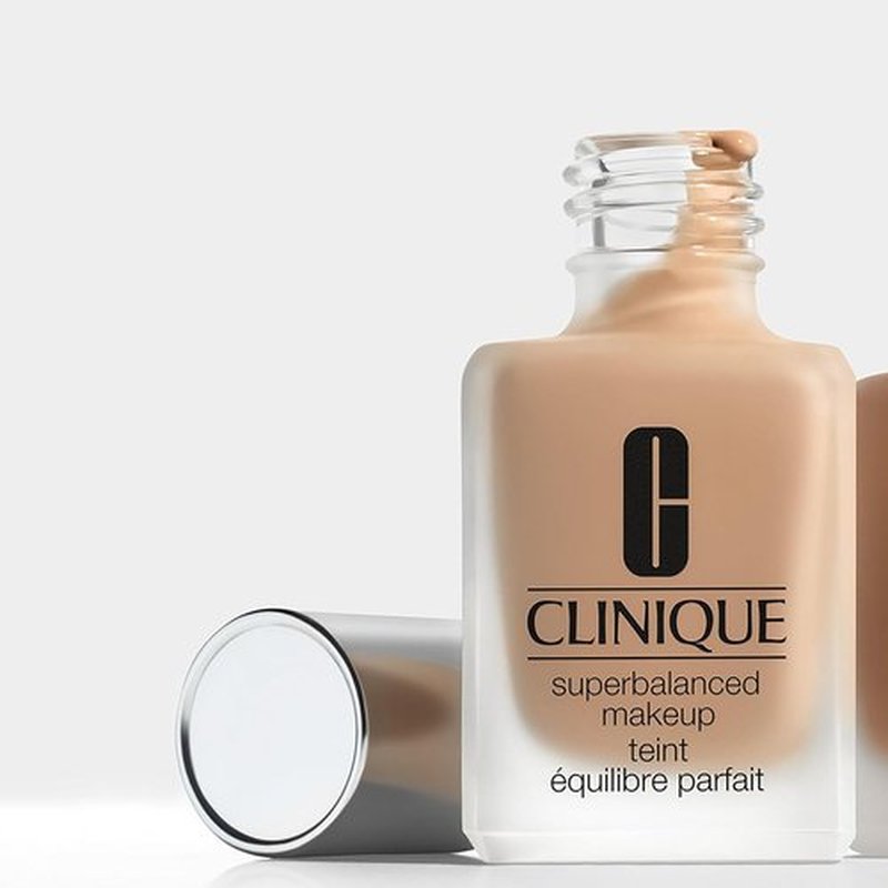 Clinique Superbalanced Oil-Free Liquid Foundation - Hydrating Makeup for All Skin Types | Moderate Coverage, Natural Finish