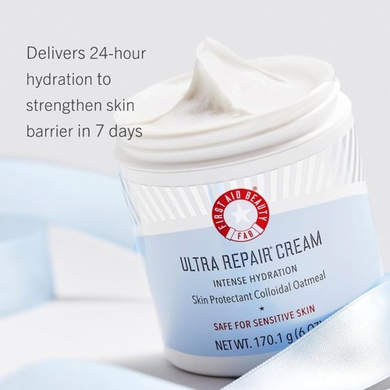 First Aid Beauty - Hydrated Glow Kit | Exfoliating Body Scrub, Facial Pads & Ultra Repair Cream, 4ct