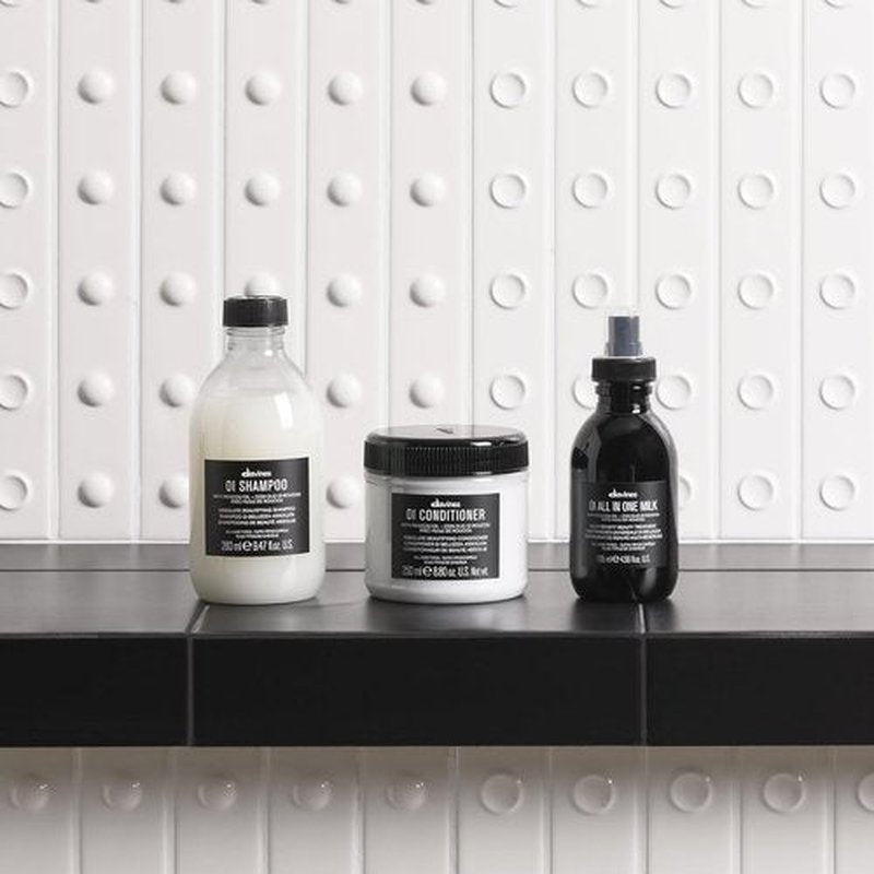 **Davines OI Shampoo - Milky-Smooth Hydrating Cleanser for All Hair Types | Antioxidant-Rich Roucou Oil, 9.47 Fl Oz**