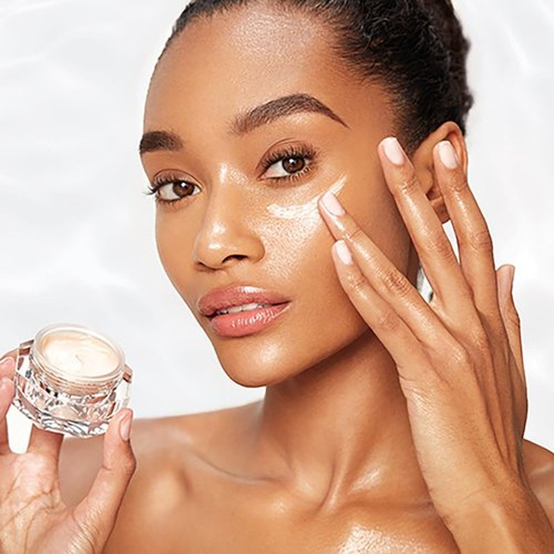 Charlotte Tilbury Magic Eye Rescue - Smoothing & Hydrating Under Eye Cream with Lift Effect, Time-Released Retinol & Botanical Complex for Dark Circles, Puffiness & Fine Lines - Youthful Skin (15ml)