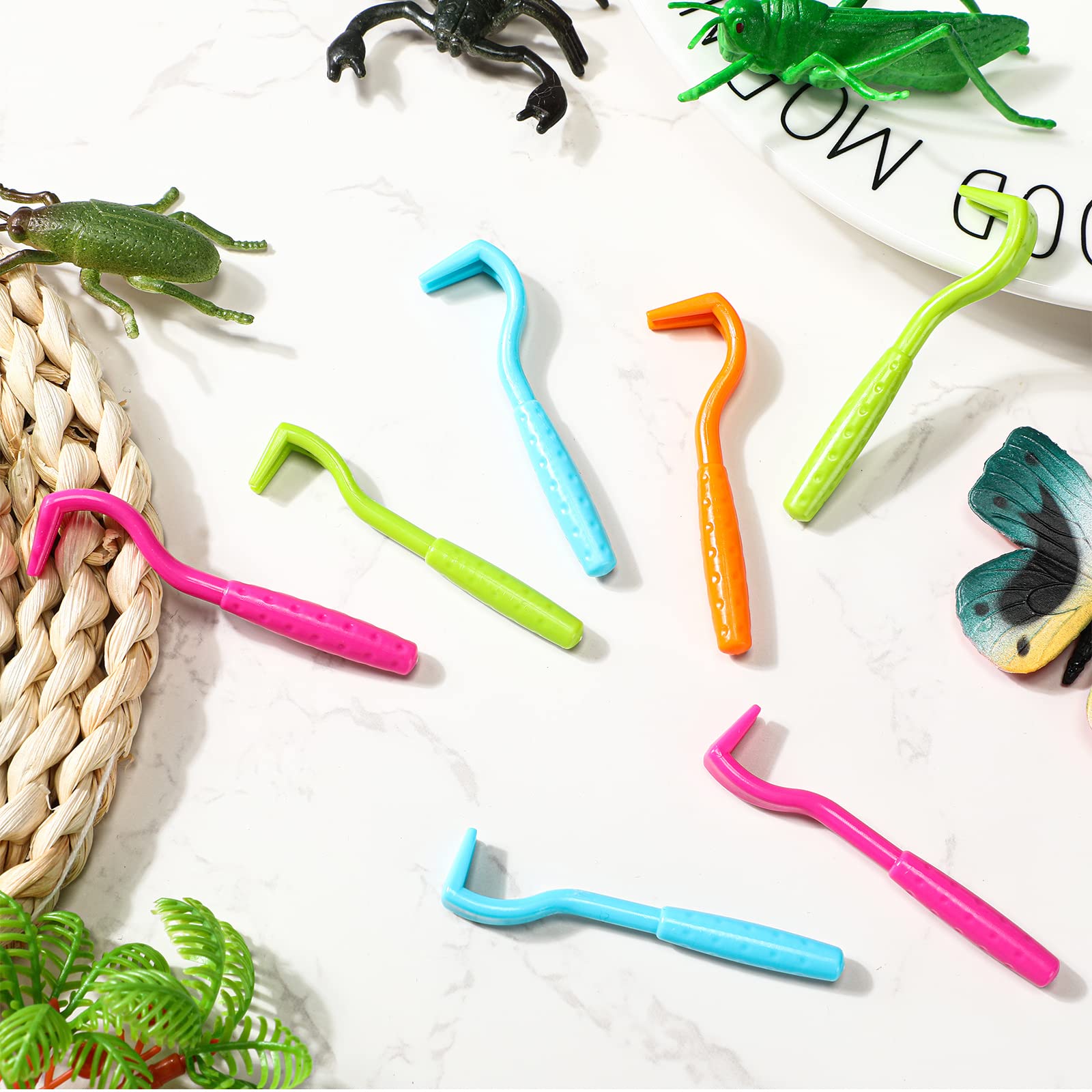 Kittmip 48 Pack Tick Removal Tool Tick Remover for Dogs, Cats and Humans Plastic Tick Puller Tick Grabber, 3 Sizes (Green, Rose Red, Orange, Blue)