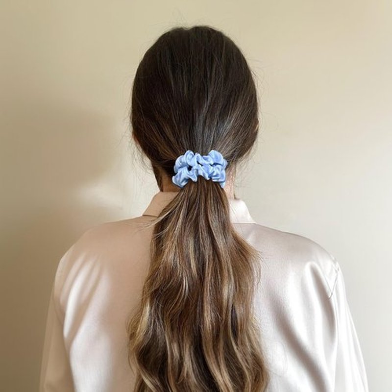 8 Pack Bridesmaid Gifts Satin Bridesmaid Scrunchies Soft Hair Ties Bachelorette Party Favors Hair Accessories for Women Bridesmaid Proposal Gift (Gradient Blue)