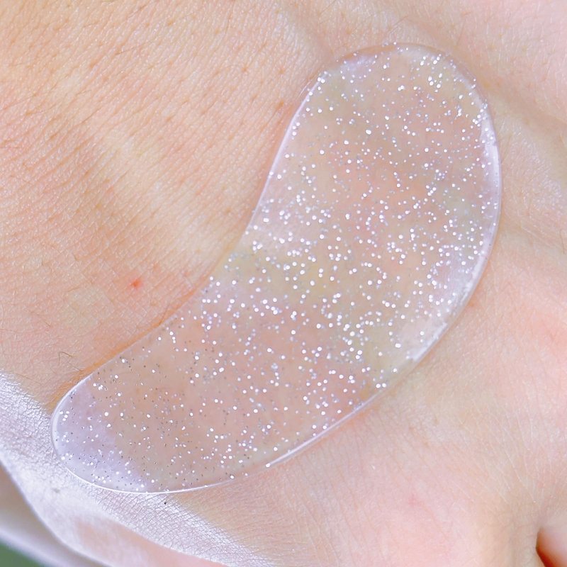 Under Eye Patches for Lash Lift and Eyelash Extension - Durable Gel Pads to Separate Upper & Lower Lashes - Sticky Moon Shape Patch Fits Eyelids - Eyelash Mask Cover in 4 Colors