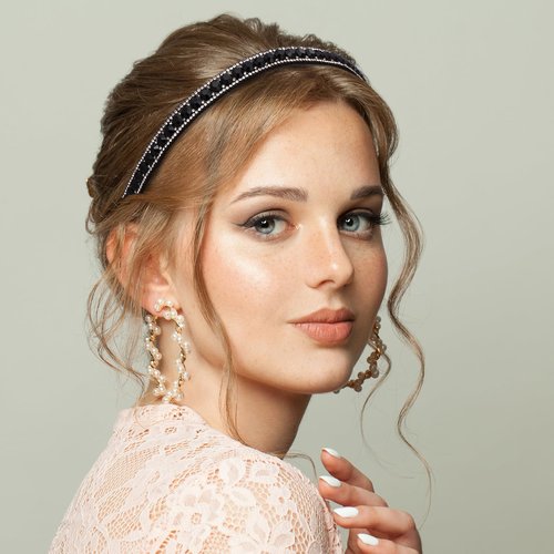 HINZIC Non-Slip Rhinestone Headbands for Women, Sparkling Crystal Hair Bands for Bridal Wedding, Bling Diamond Hair Styling Clips Accessories for Girls- Black