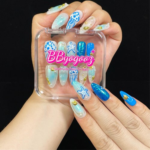 Ocean Theme Press On Nails, Medium Almond Shape, 3D Jellyfish Design with Pearls and Seashells, Summer Vacation False Nails (Blue Ocean, M)