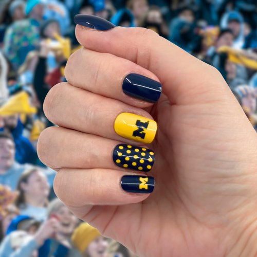 J2 Sport University of Michigan Press On Nails, No Glue Mani, Includes 24 Nails, Prep Pad, 1 Manicure Stick, 1 Mini File