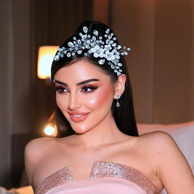 LOVFOIVER Rhinestone Wedding Hair Comb Pearls and Crystal Bridal Hair Piece Wedding Flower Hair Accessories for Women and Girls(one size) (Silver-850)