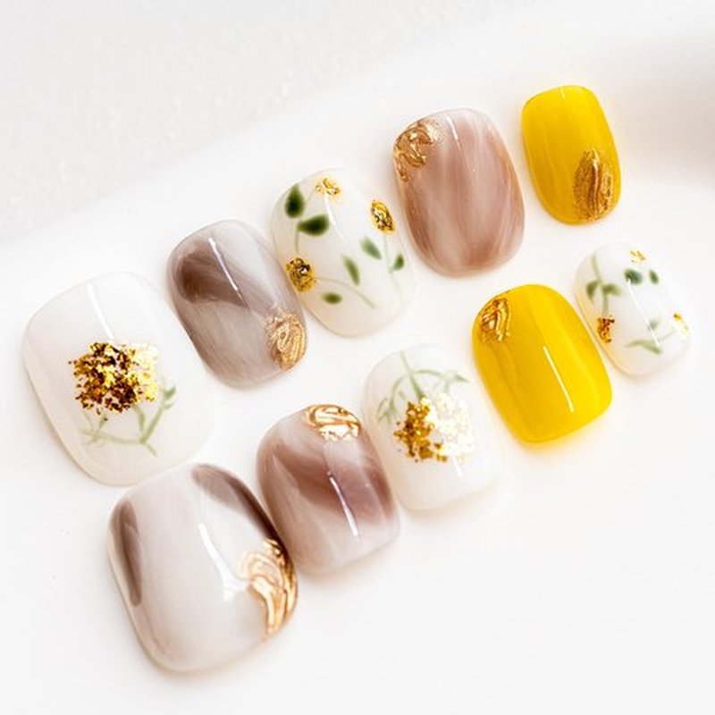 Sun&Beam Nails Handmade Press On Nail Short Round Hand-painted Golden Flowers Acrylic Fake Tip Design Art Charms Cute with Storage Box 10 Pcs (#005 S)