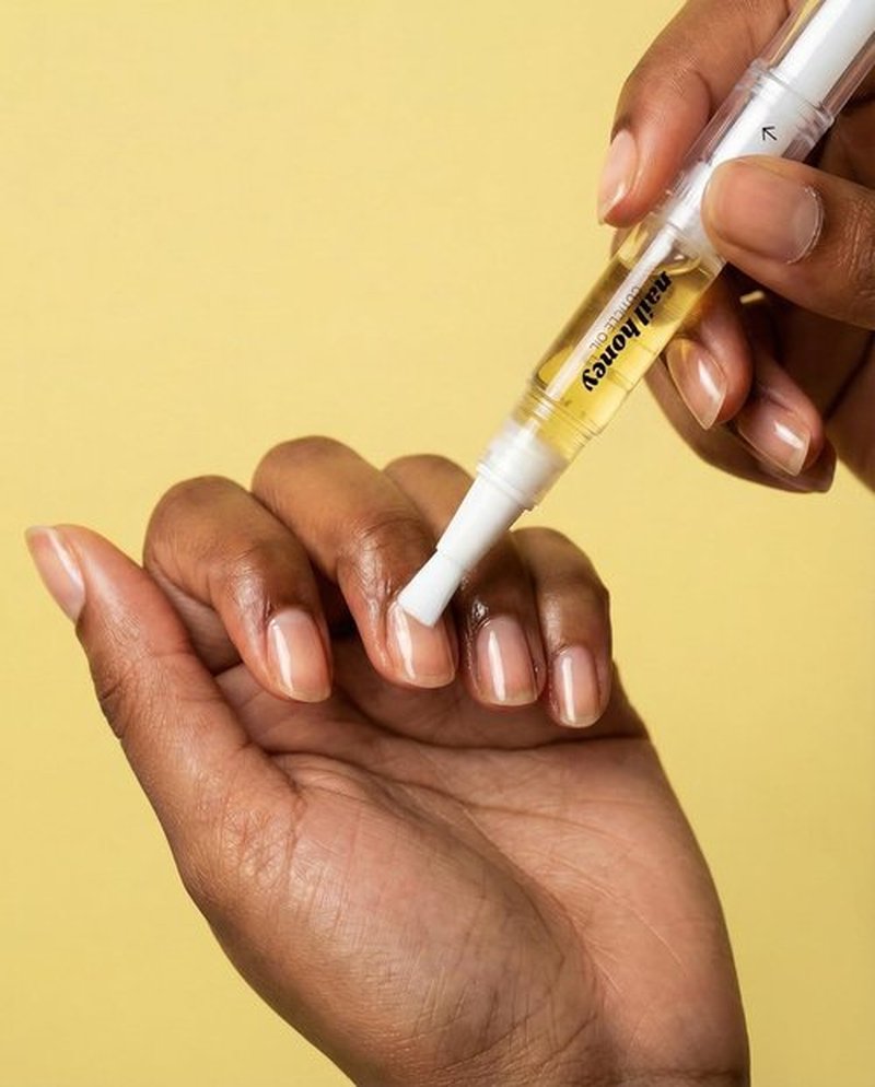 Twinkled T Nail Honey Cuticle Oil Pen - Organic Nail Growth Treatment for Dry Cuticles & Brittle Nails (2ml)