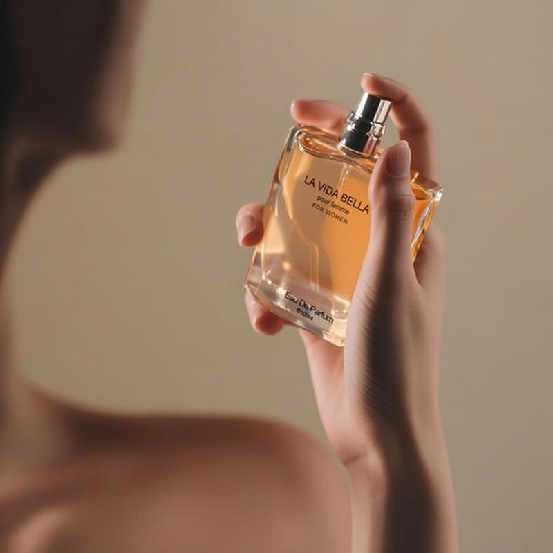 A CENTER La Vida Bella Perfume for Women - 3.4oz Eau de Parfum Spray | Floral & Sweet Fragrance with Iris, Patchouli, Vanilla, and Spun Sugar