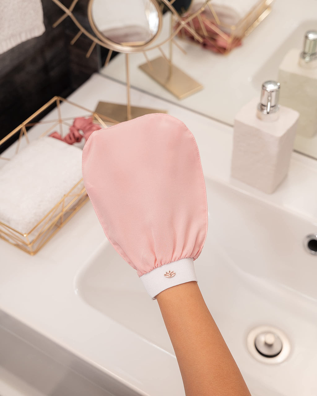 COCOSOLIS Premium Deep Exfoliating Mitt Silk exfoliating Glove. Suitable for preparing and Removing self-Tanning Products.