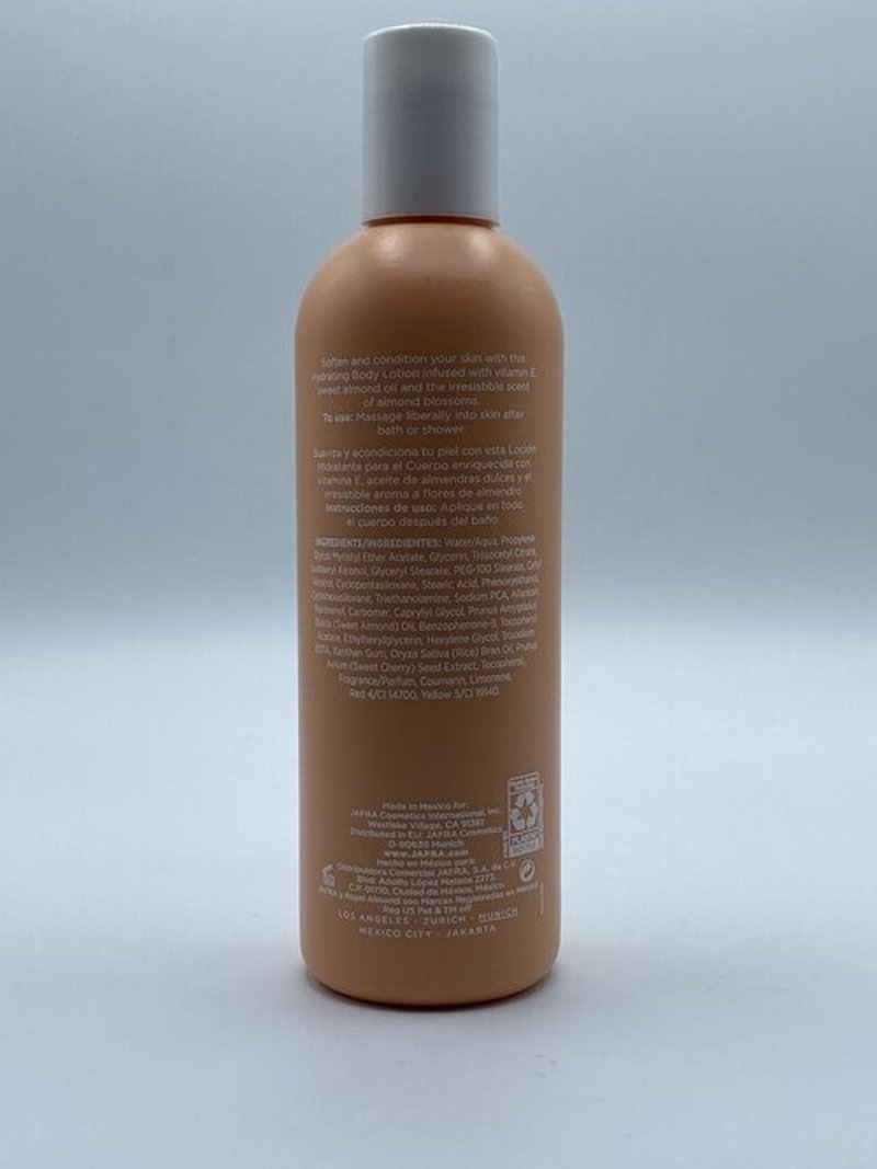 JAFRA ROYAL ALMOND HYDRATING BODY LOTION 250 ML 8.4 FL. OZ. LOCION HIDRATANTE PARA EL CUERPO.