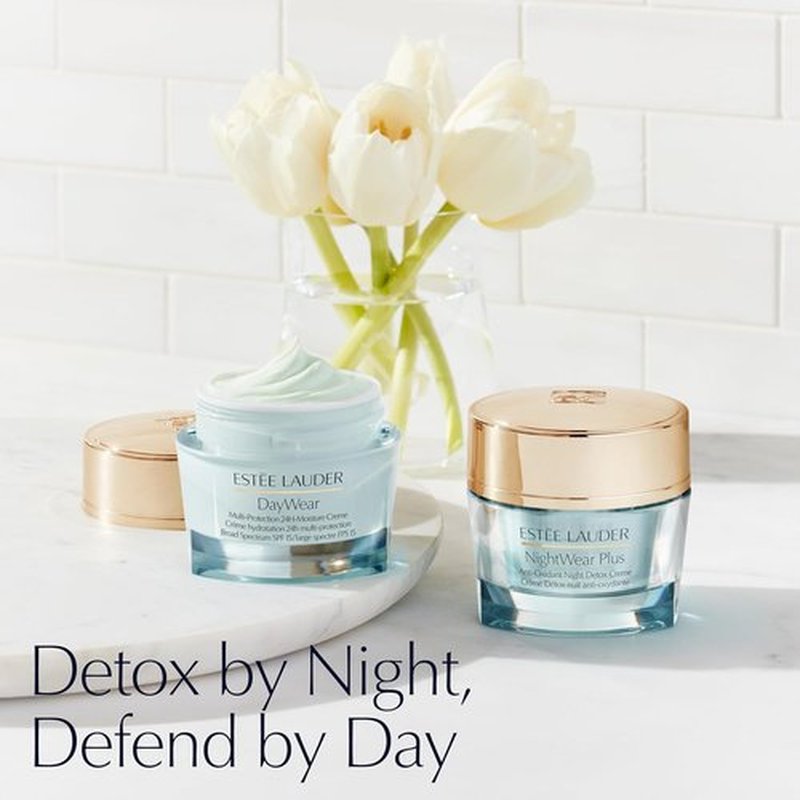 Estée Lauder DayWear Anti-Aging Moisturizer Cream SPF 15 - 24-Hour Hydration for Radiant Skin
