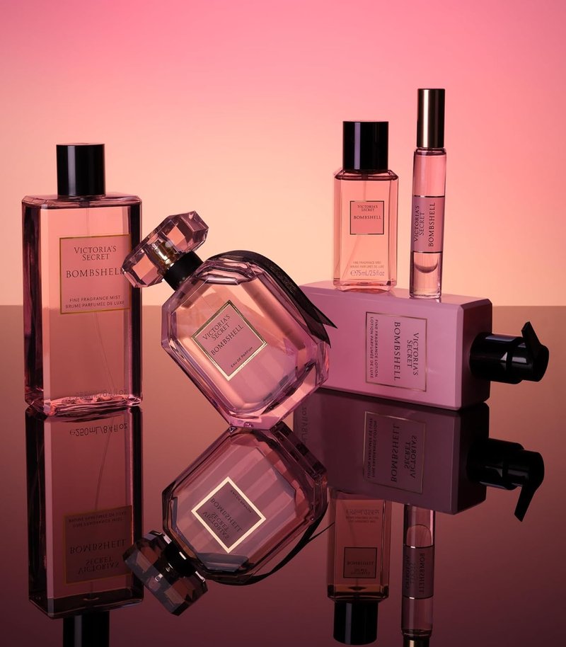 Victoria's Secret Bombshell Eau de Parfum Travel Spray - Mini Perfume for Women with Passion Fruit & Peony (0.23 oz)