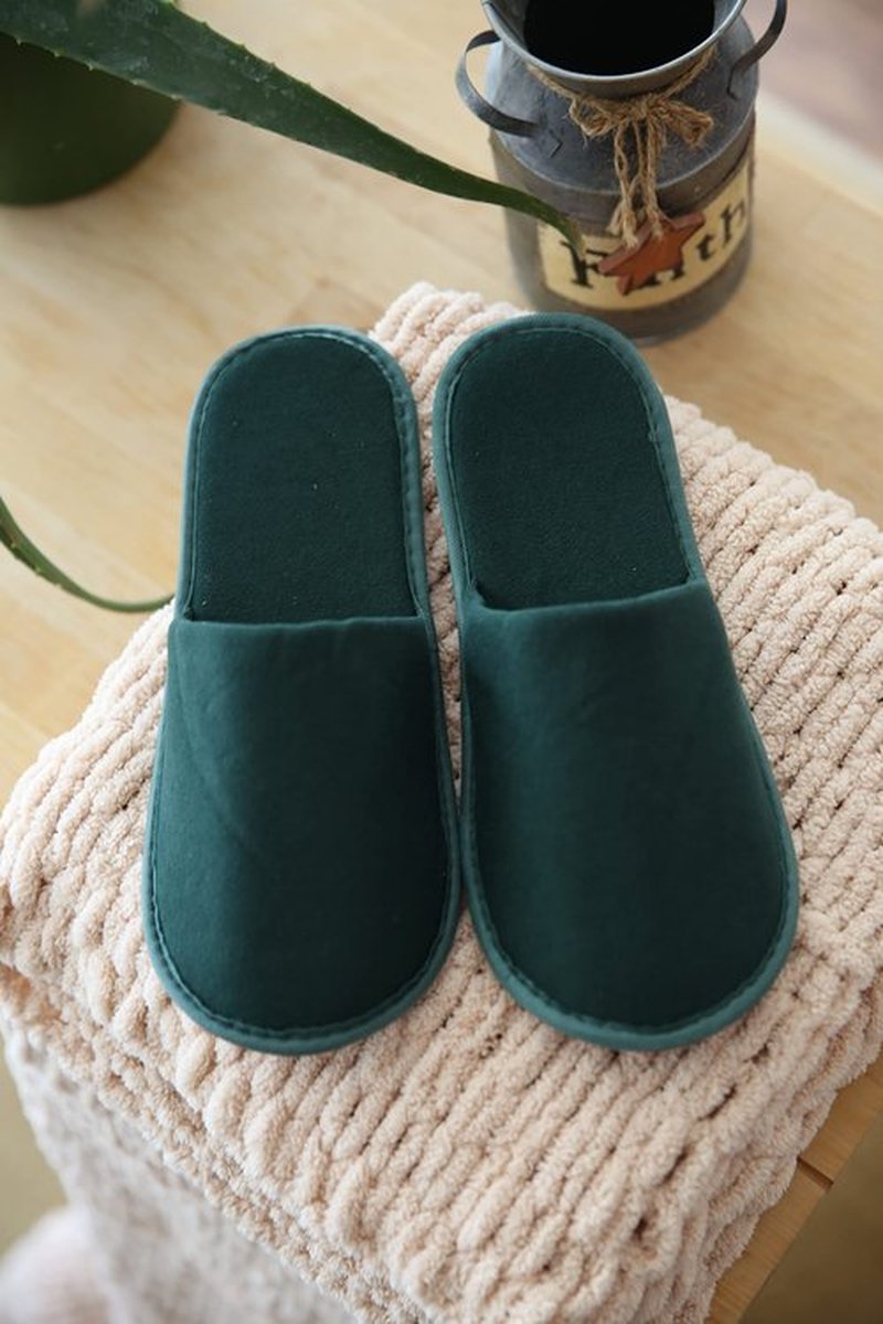 CHOCHILI 10 Pairs Fabric Packed Economy Disposable Hotel Slippers for Airbnb Spa Salon Party Wedding Guests - Fits up to Adult US Men Size 10 & Women Size 11, White