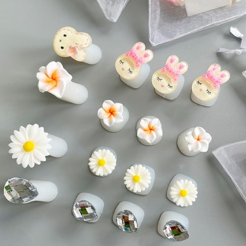 Toe Separators for Nail Polish, 4 Set Toe Spacers for Feet Apply Nail Polish During Pedicure (Rabbits,Daisy Flower,Diamond)