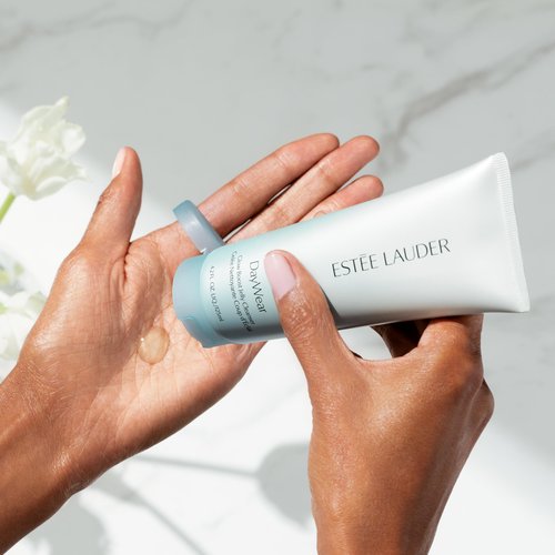 Estée Lauder DayWear Glow Boost Jelly Cleanser | Pore Minimizing Gel Face Wash with Algae Extract, Cucumber, Caffeine, 1.7 Fl Oz