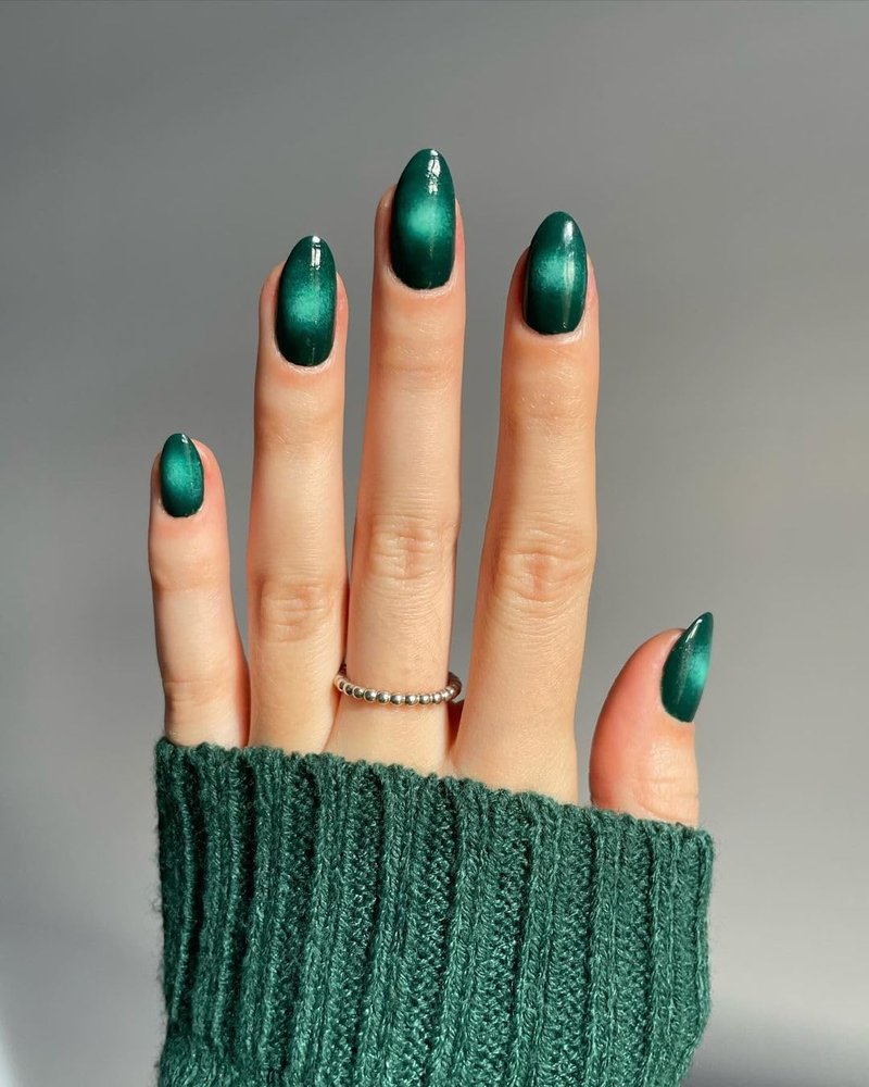 Wooyas Cat Eye Press on Nails, Forest Green Shimmer Almond Medium Handmade Press Ons, Glossy Salon Perfect Magnetic Gel Nails in 12 Sizes - 24 Pcs False Nails Kit for Women Christmas