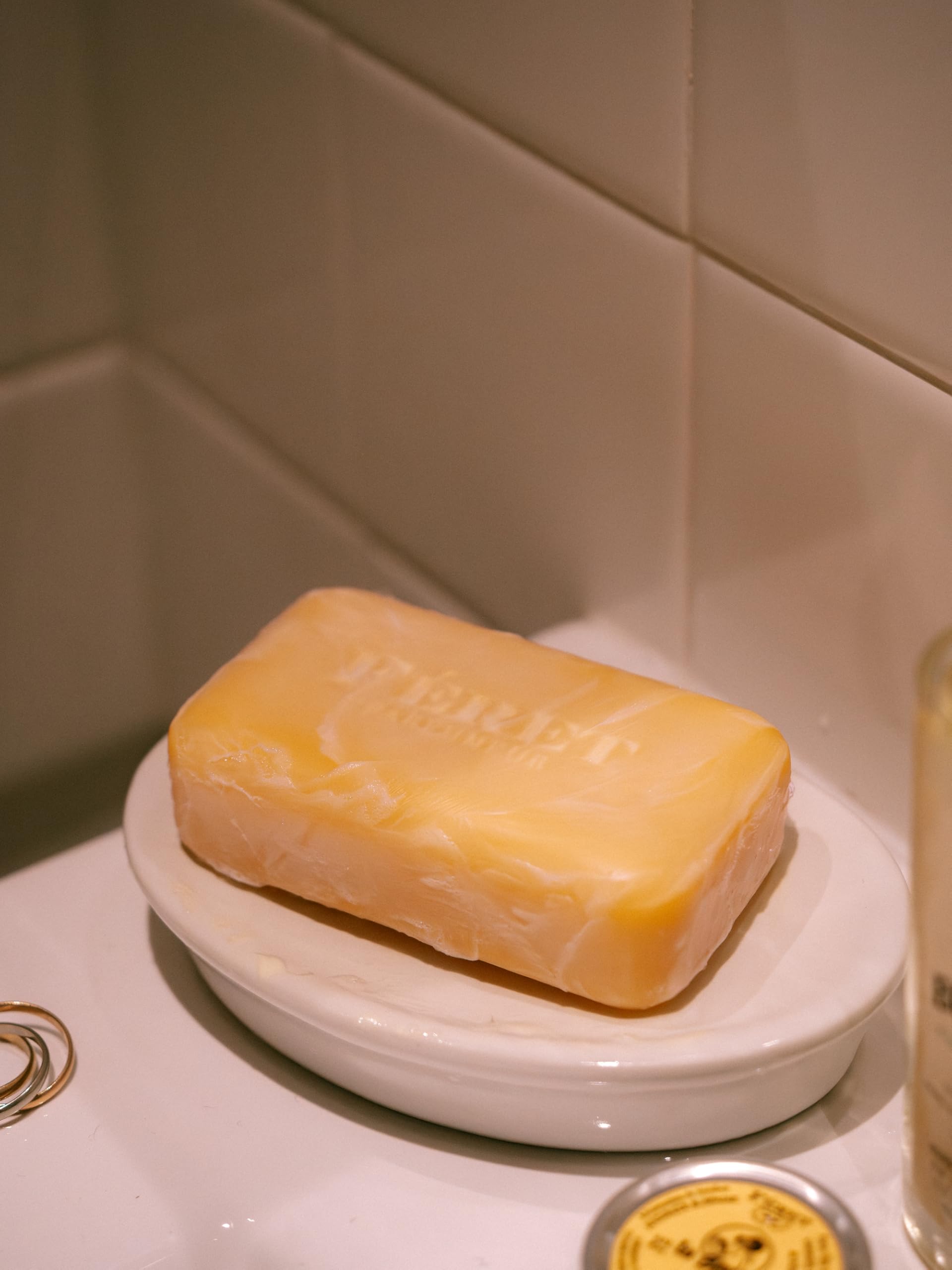 Feret Parfumeur Paris 1900 Natural Bar Soap - Honey Soap Bar for Face, Hands & Body, Moisturizing Shea Butter & Olive Oil for Sensitive Skin, Creamy, Gentle Lather, Made in France - 125g