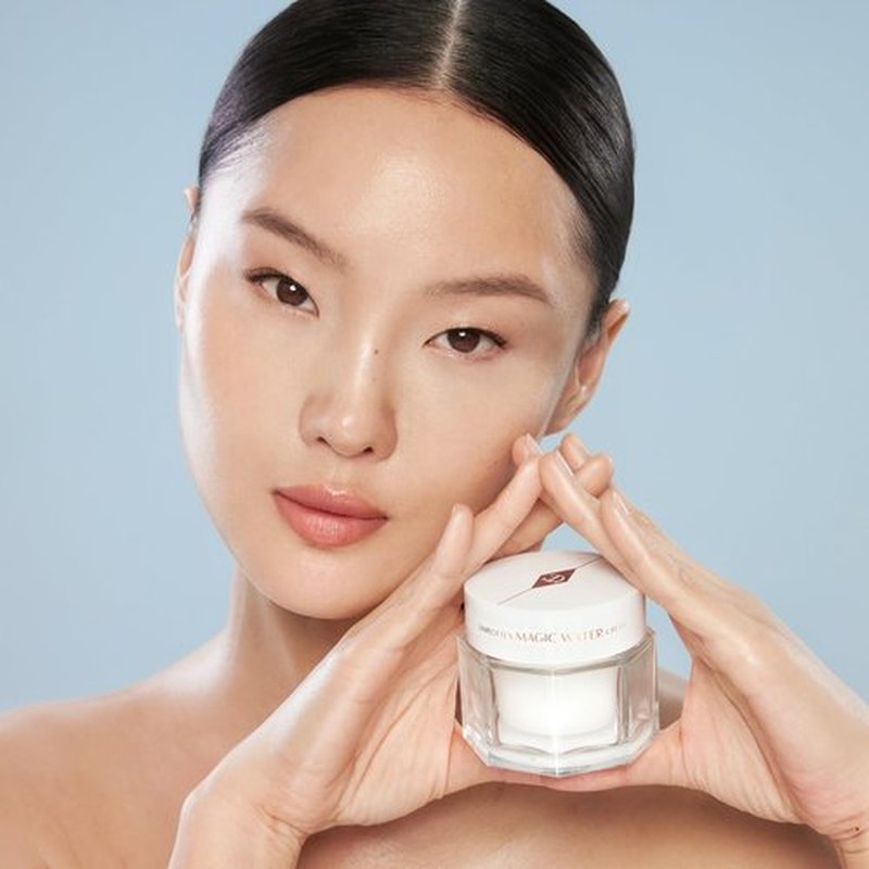 Charlotte Tilbury Magic Water Face Cream - Lightweight, Dewy Gel Moisturizer for Sensitive Skin - Infused with Niacinamide & Biopeptide Complex to Help Improve Appearance of Fine Lines (30ml)