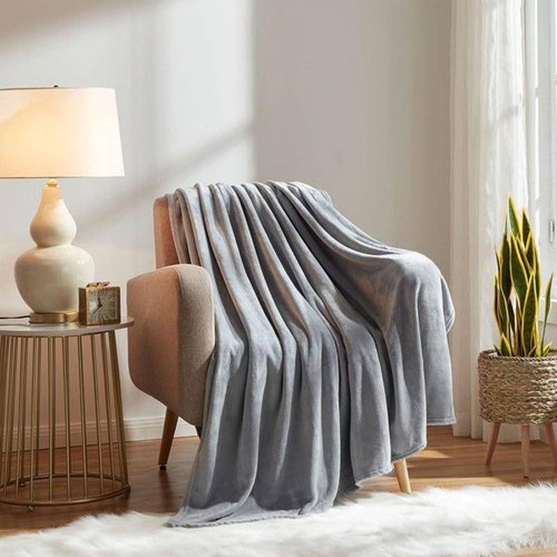 KMUSET Fleece Blanket - Lightweight Super Soft Cozy Throw in Grey | Luxury Microfiber Bed Blanket