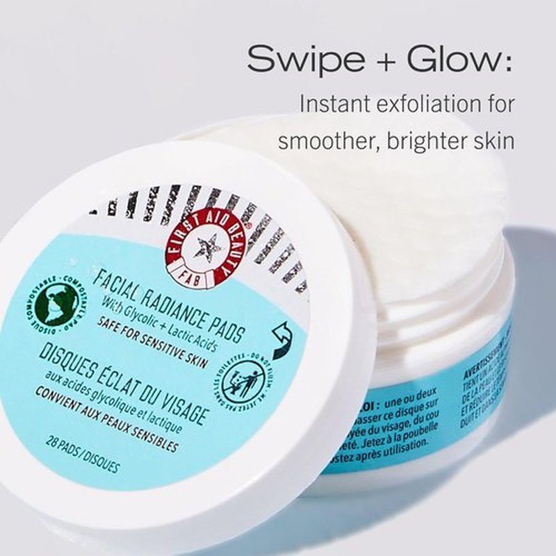 First Aid Beauty - Hydrated Glow Kit | Exfoliating Body Scrub, Facial Pads & Ultra Repair Cream, 4ct