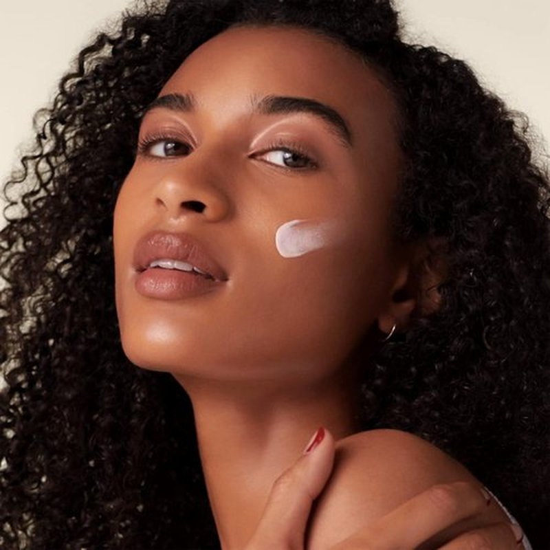 Shiseido Urban Environment Oil-Free Sunscreen SPF 42 | Hydrating, Mattifying Face Primer - Water Resistant for 40 Minutes