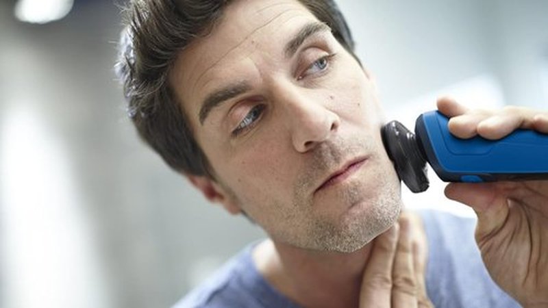 Philips Series 5000 Electric Shaver - Wet & Dry Technology for Smooth Shaving | Model S5466/17