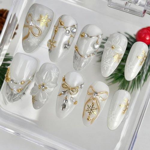 24Pcs Christmas Press on Nails Medium Almond Fake Nails with Heart Star Diamond Designs 3D Winter Flower Acrylic Nail New Year Gold Snowflake False Nails Xmas Full Cover Glue on Nails for Women
