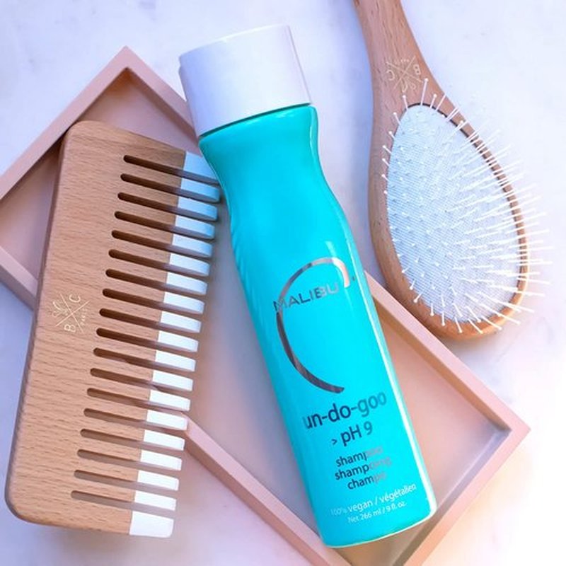 Malibu C Un-Do-Goo Clarifying Shampoo - Sulfate-Free Cleanser for Product Build-Up Removal and Shine Restoration