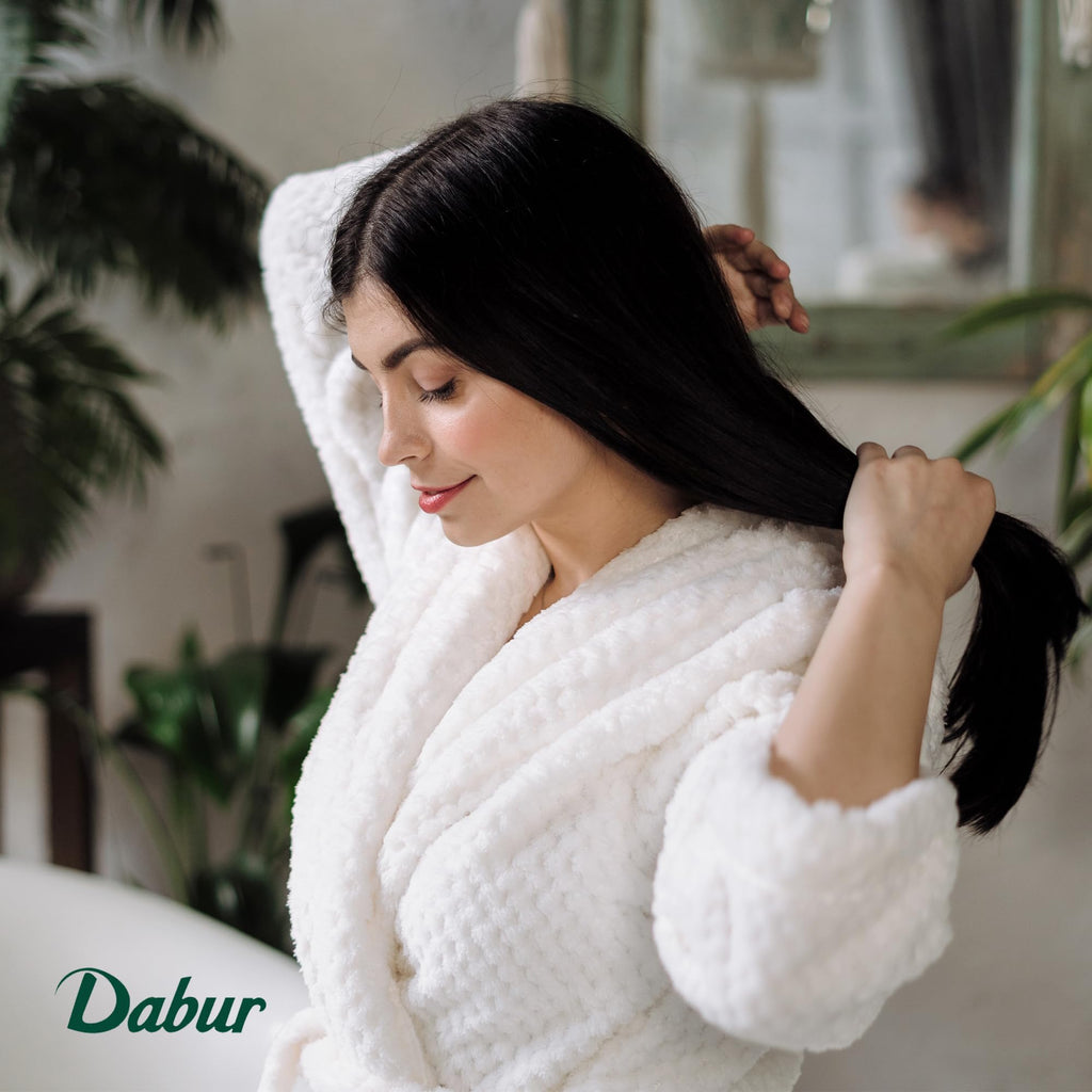 Dabur Amla Lite Hair Oil - Natural Moisturizing, Strengthening and Hair Oil Elixir for Healthy Scalp, Promotes Nourishing for Soft, Manageable, Long and Smooth Hair From Root to Tip - 200 ML